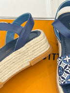 Blue espadrille wedge sole with jute texture and smooth leather cross straps
