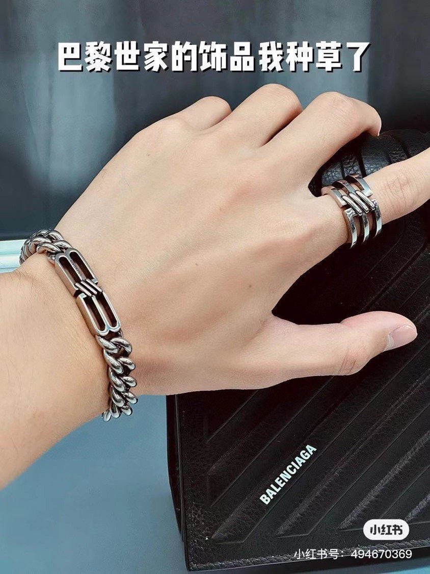 Chain bracelet worn on wrist with interlocking link design and clasp