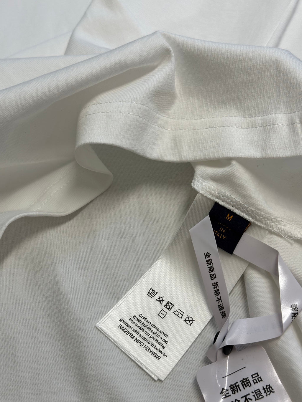 White Louis Vuitton T-shirt with folded collar and interior size label