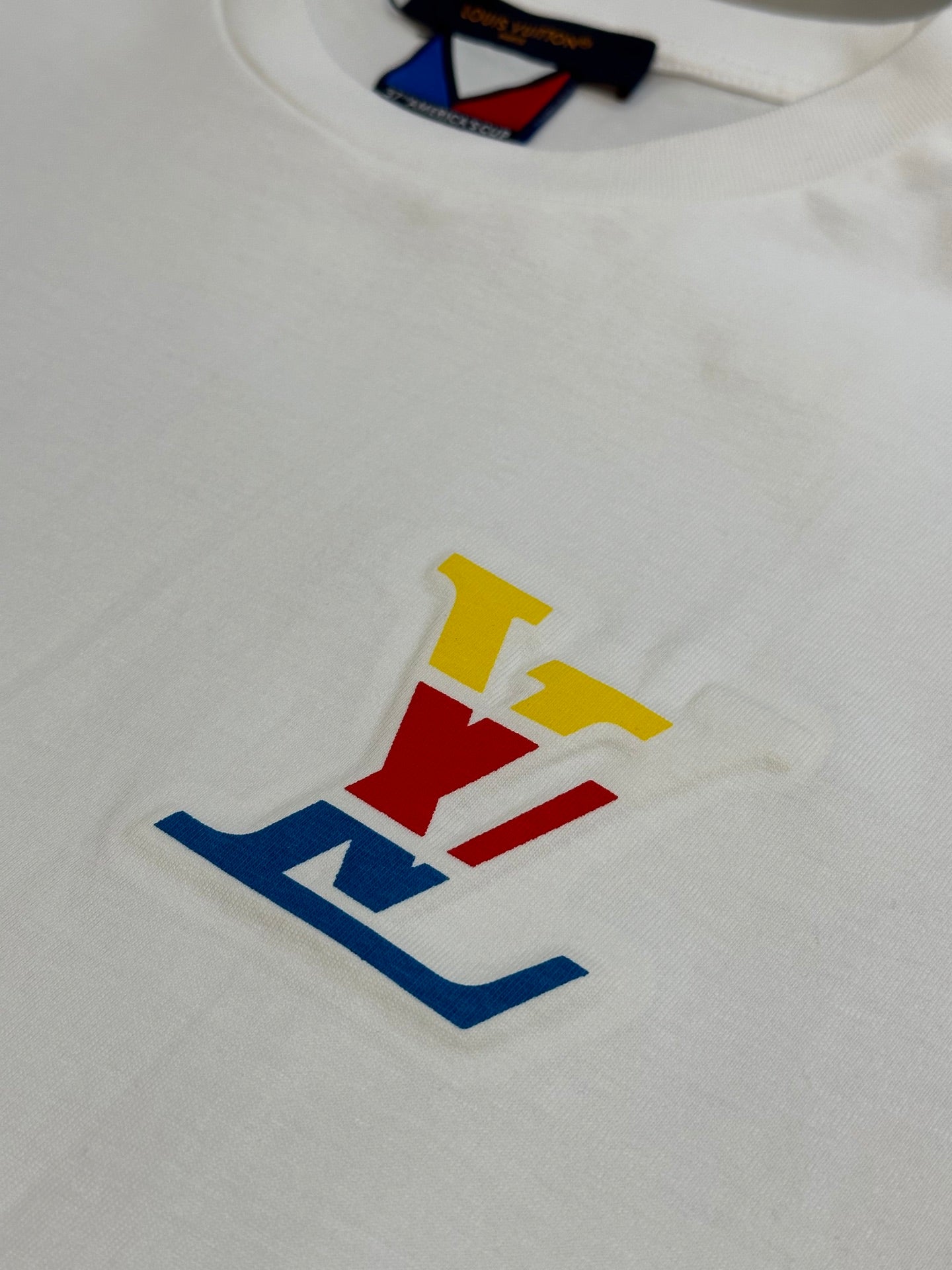 White Louis Vuitton T-shirt with multicolor sail-style logo on chest
