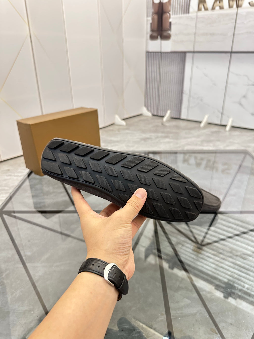 Black rubber outsole for loafers with raised diamond tread