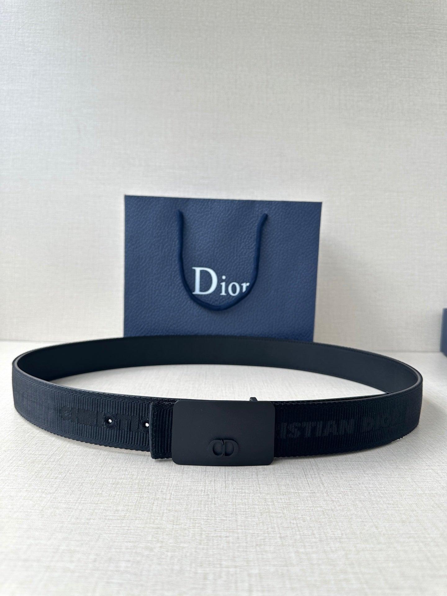 Dior belt in dark blue with textured strap and matte rectangular buckle