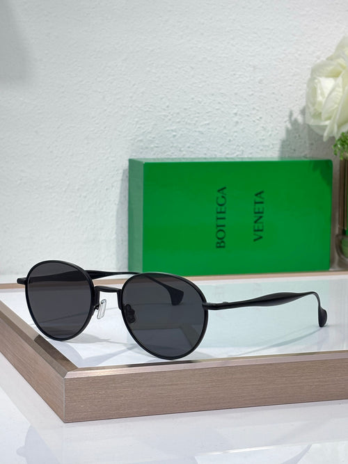 Bottega Veneta round sunglasses with black lenses and silver metal frame, slim temples