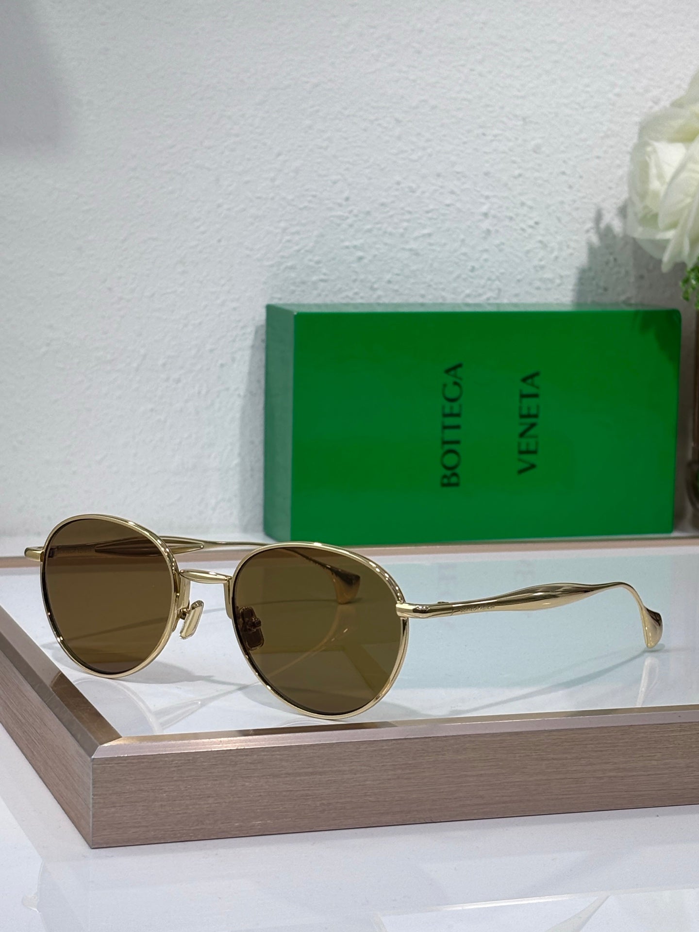 Bottega Veneta round sunglasses with dark lenses and silver metal frame, slim temples
