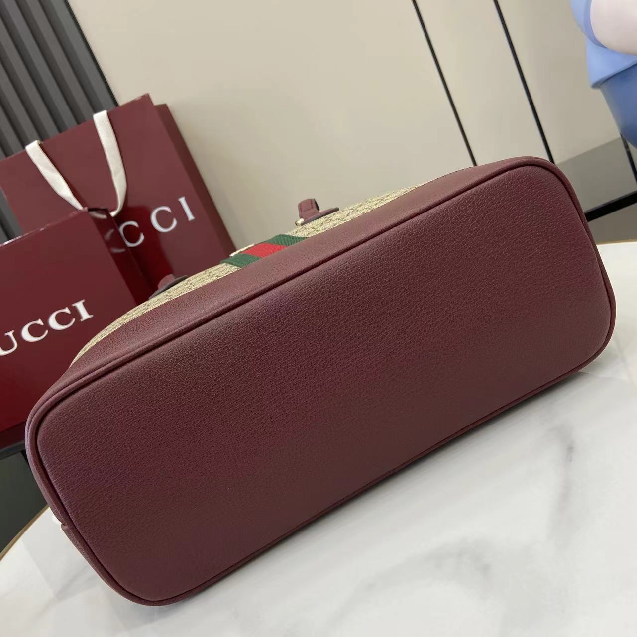 Gucci tote bag with smooth burgundy leather exterior and top zip hardware