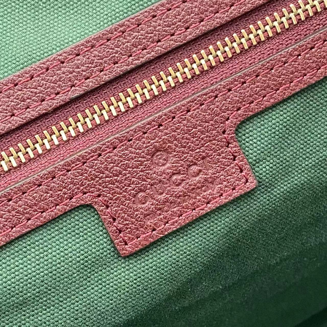 Gucci tote bag zipper detail with pink textured leather and green label patch