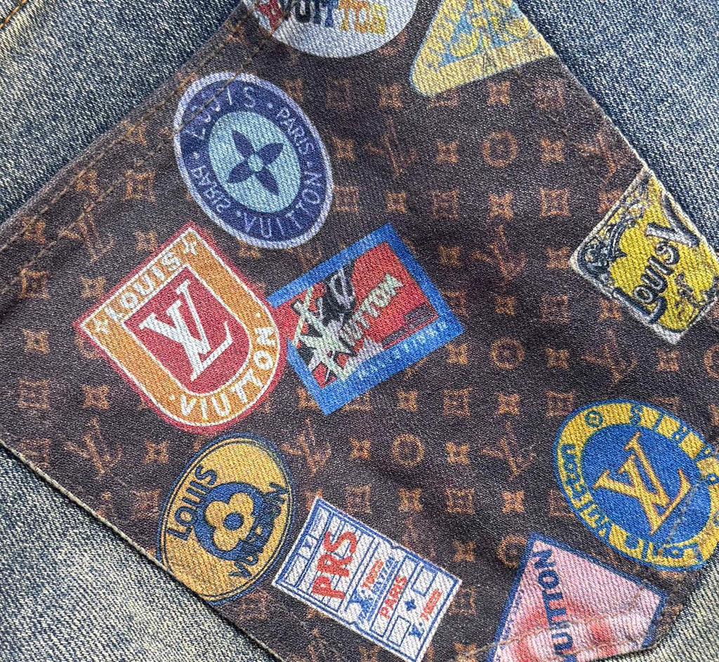 Denim jeans with multicolor patch print on the front pocket panel