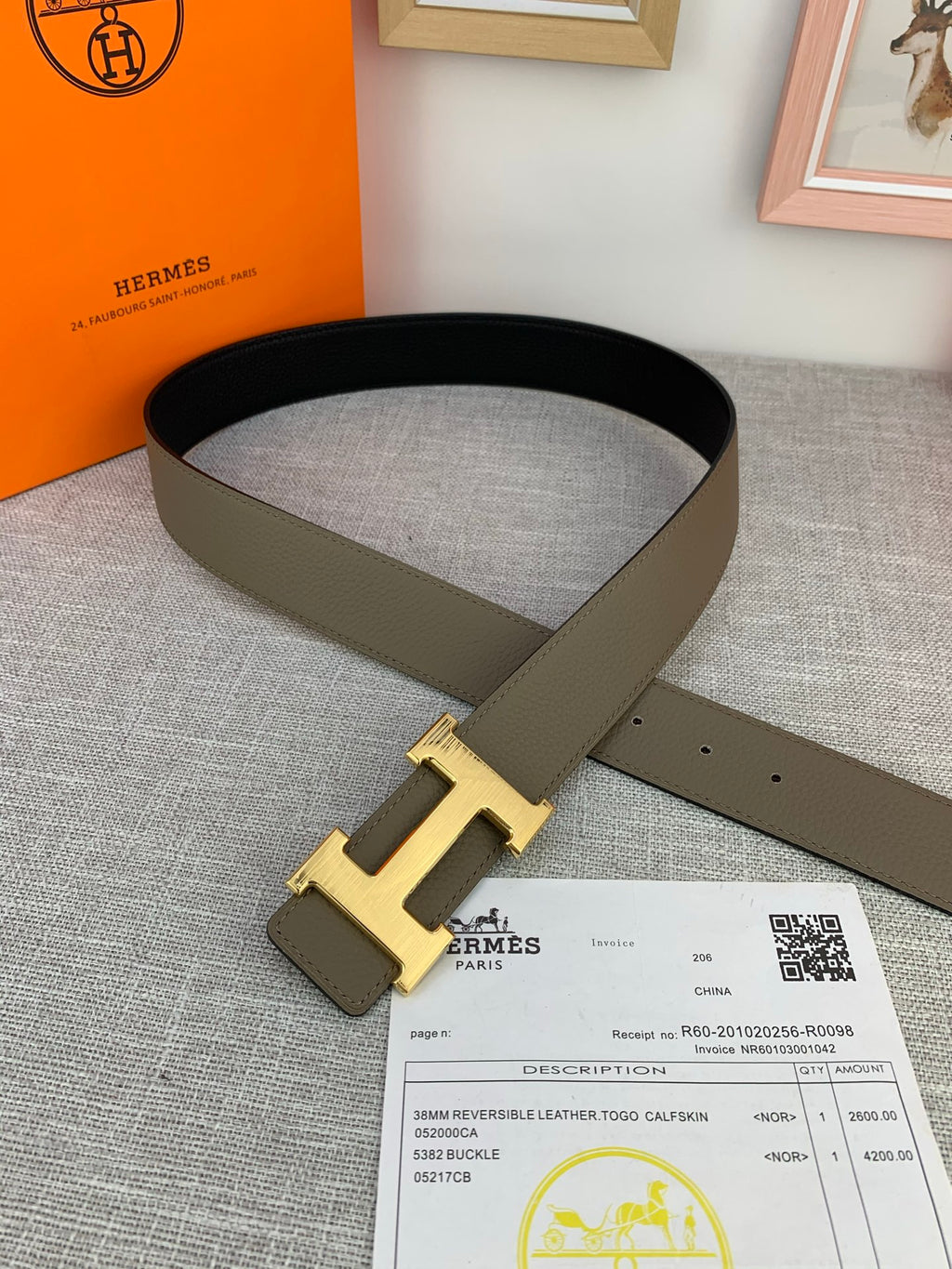Reversible leather belt with olive strap and gold-tone H buckle