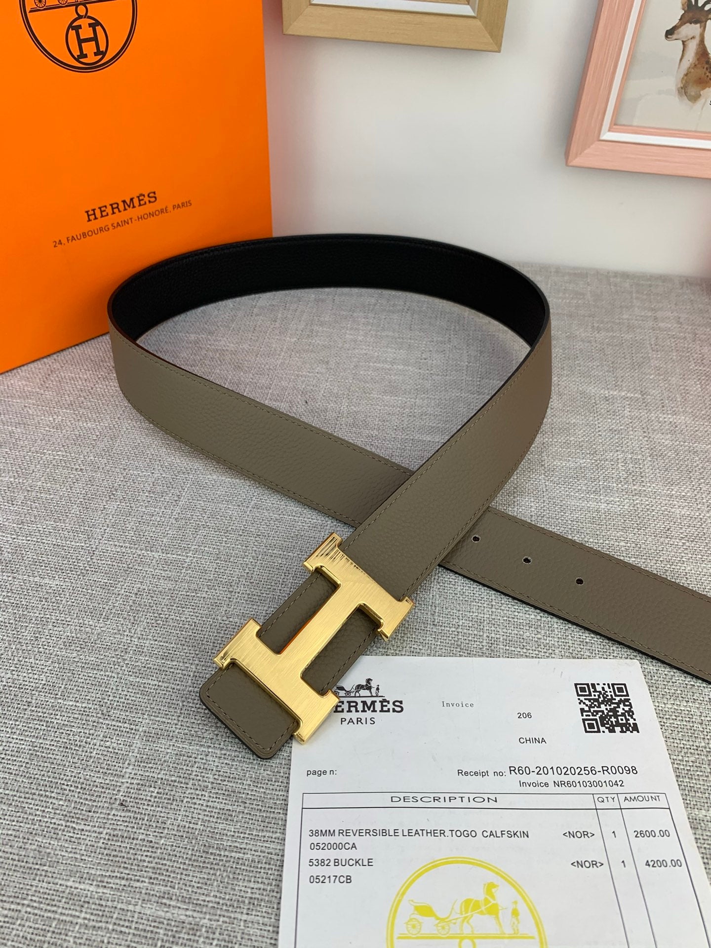Reversible leather belt with olive strap and gold-tone H buckle