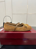 Gucci ladies loafer in tan patterned fabric with gold-tone hardware, front close-up
