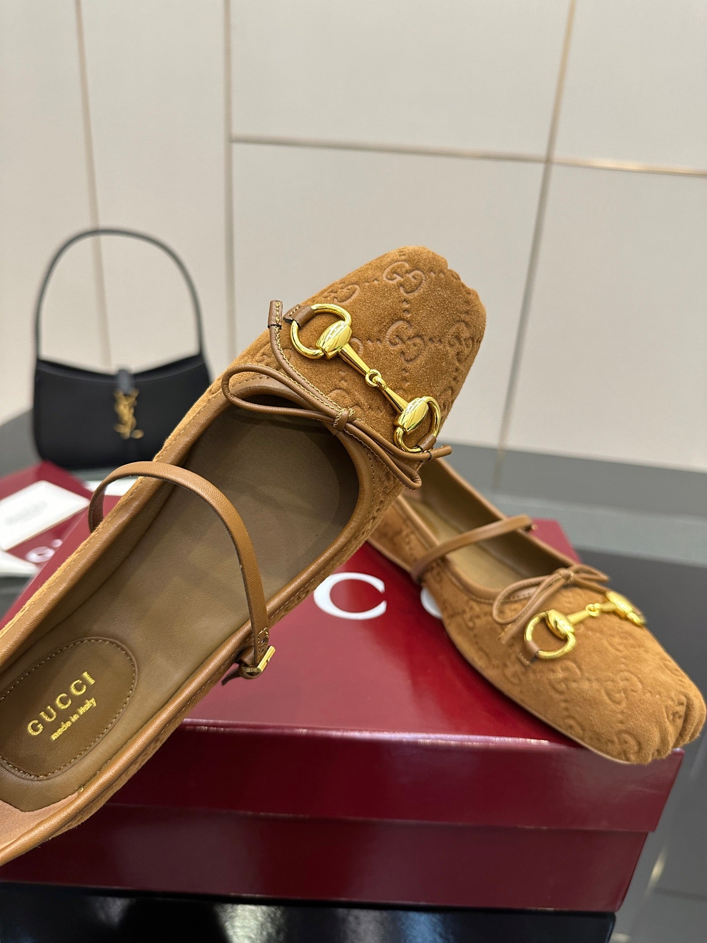Gucci ladies loafer in tan patterned fabric with gold-tone horsebit hardware, side view