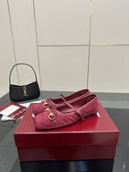 Gucci ladies pink textured loafers with gold-tone hardware, one shoe on display.