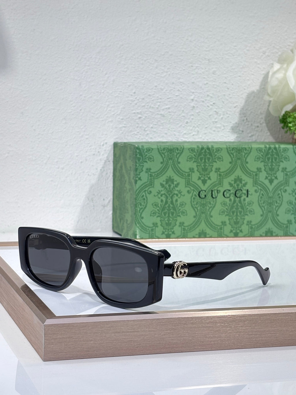 Gucci glasses with black square frames and dark lenses