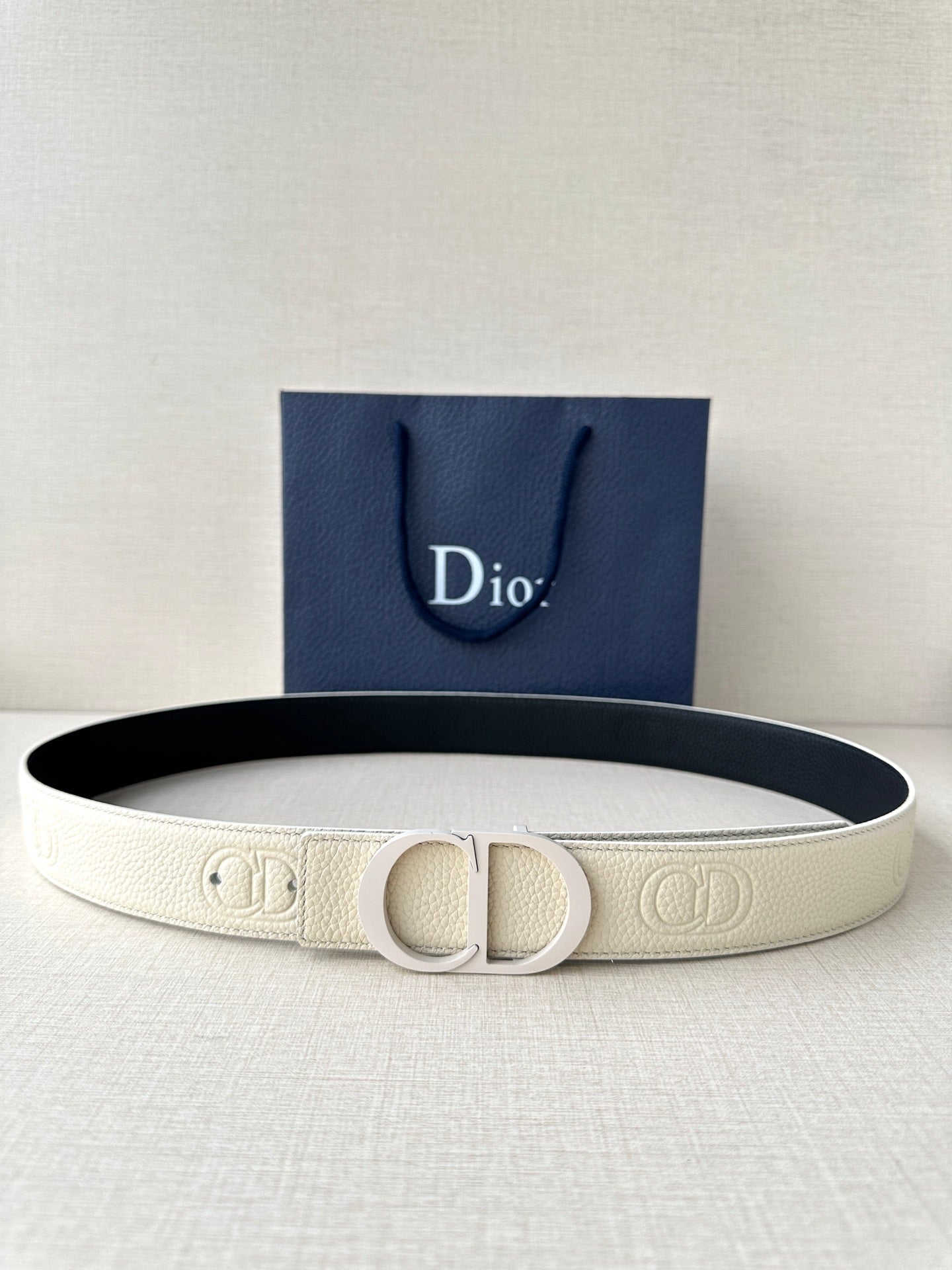 Dior belt with cream leather strap and logo buckle