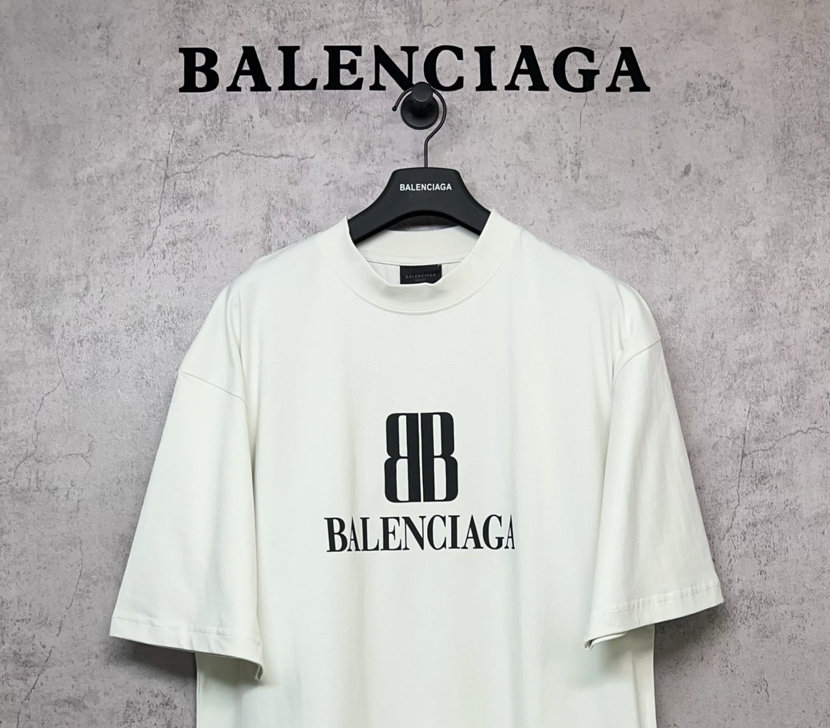 White Balenciaga logo T-shirt with 8B emblem, short sleeves, crew neck