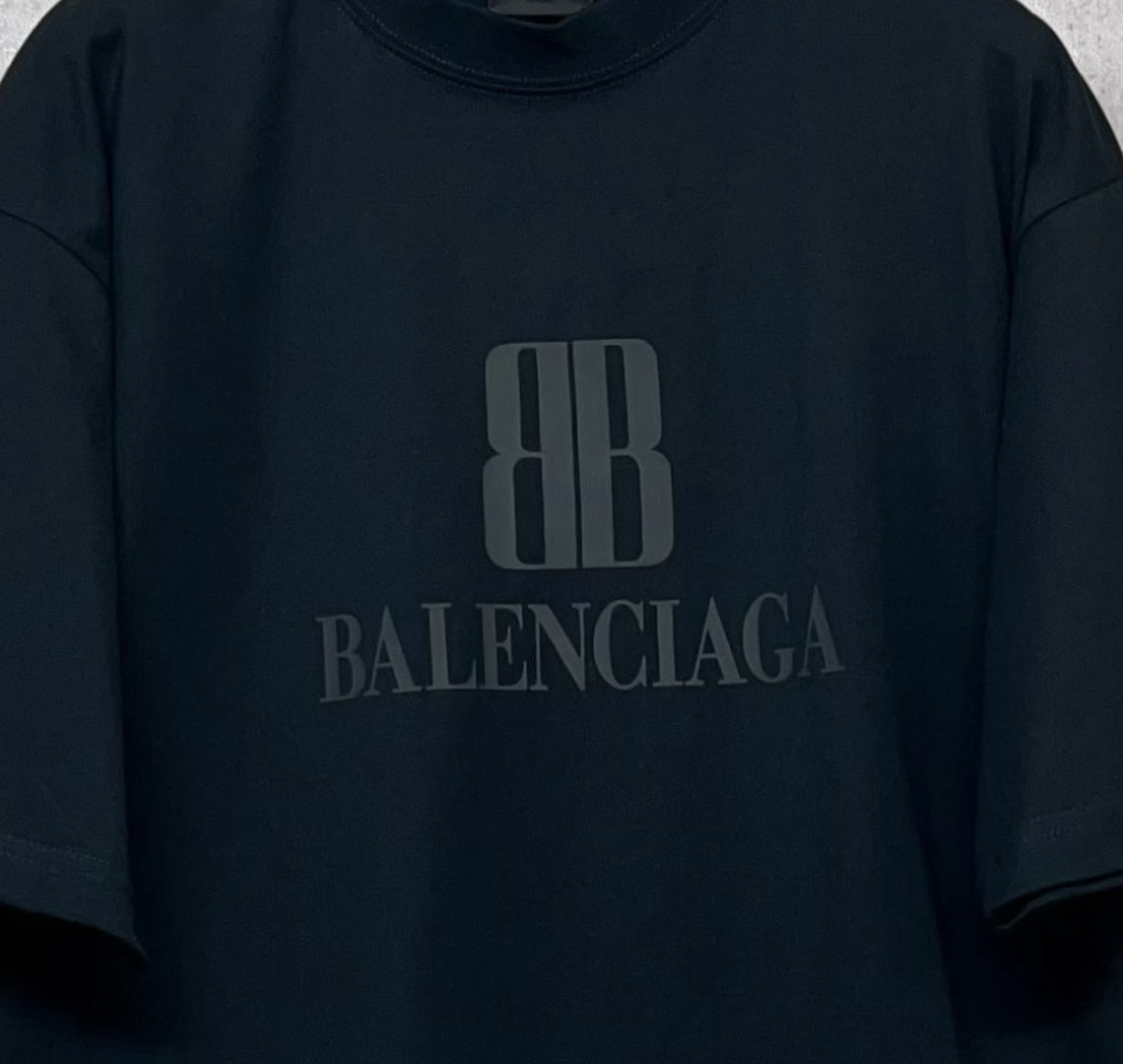 Black Balenciaga logo print on T-shirt front, crew neckline