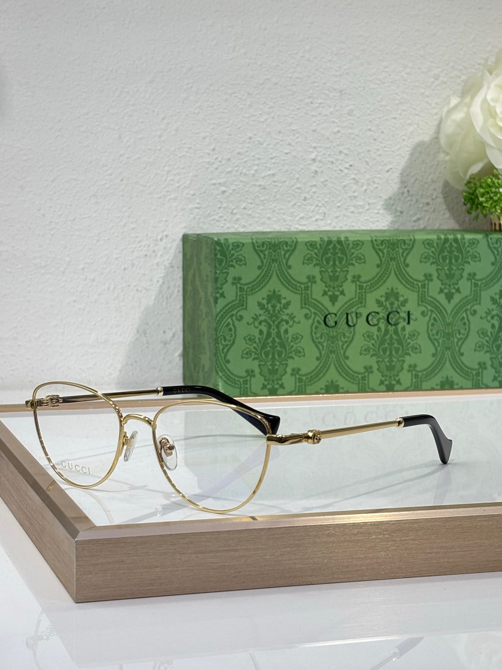 Gucci round eyeglasses with gold-tone metal frame and clear lenses