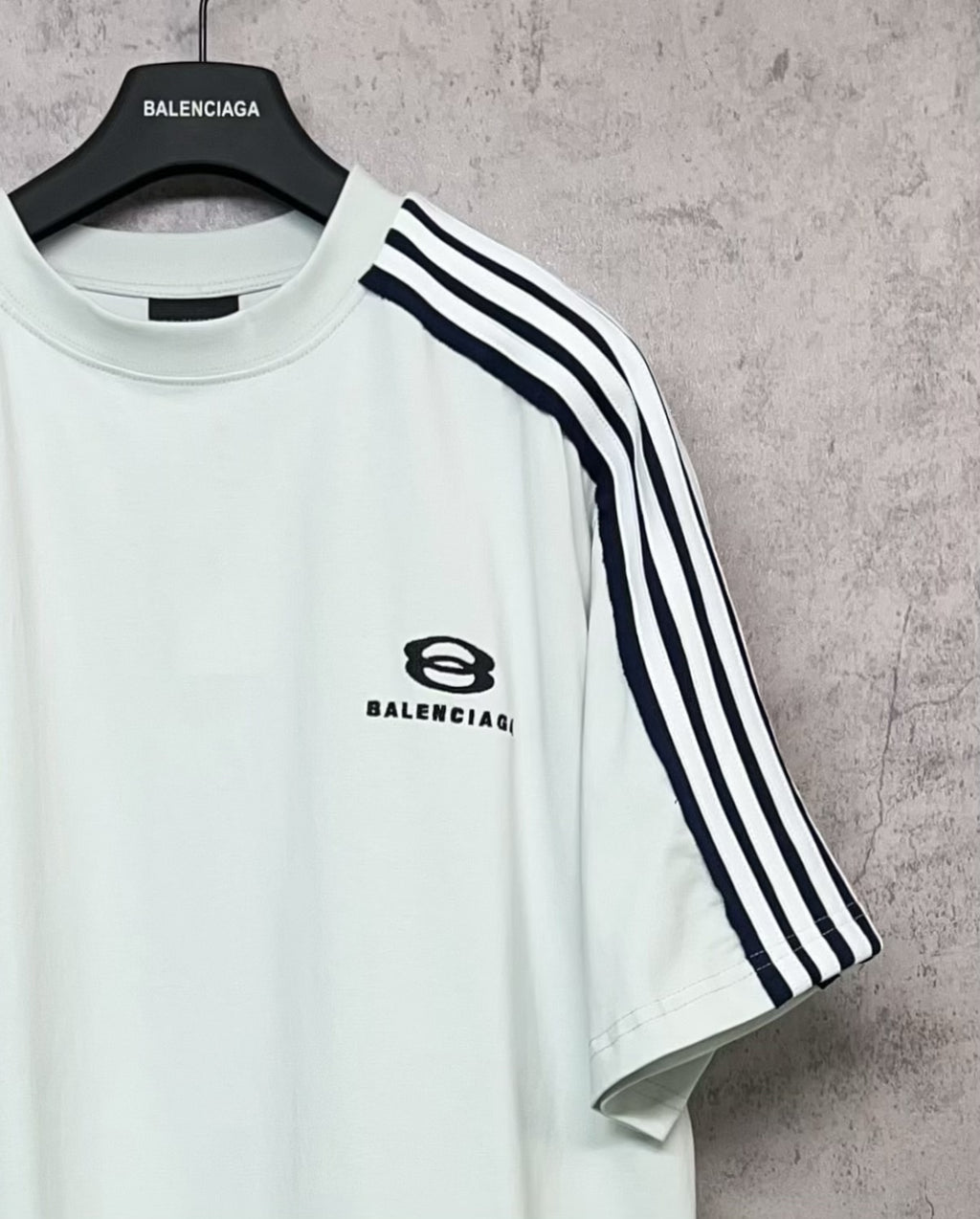 Balenciaga short-sleeve shirt sleeve, white fabric with black stripe trim