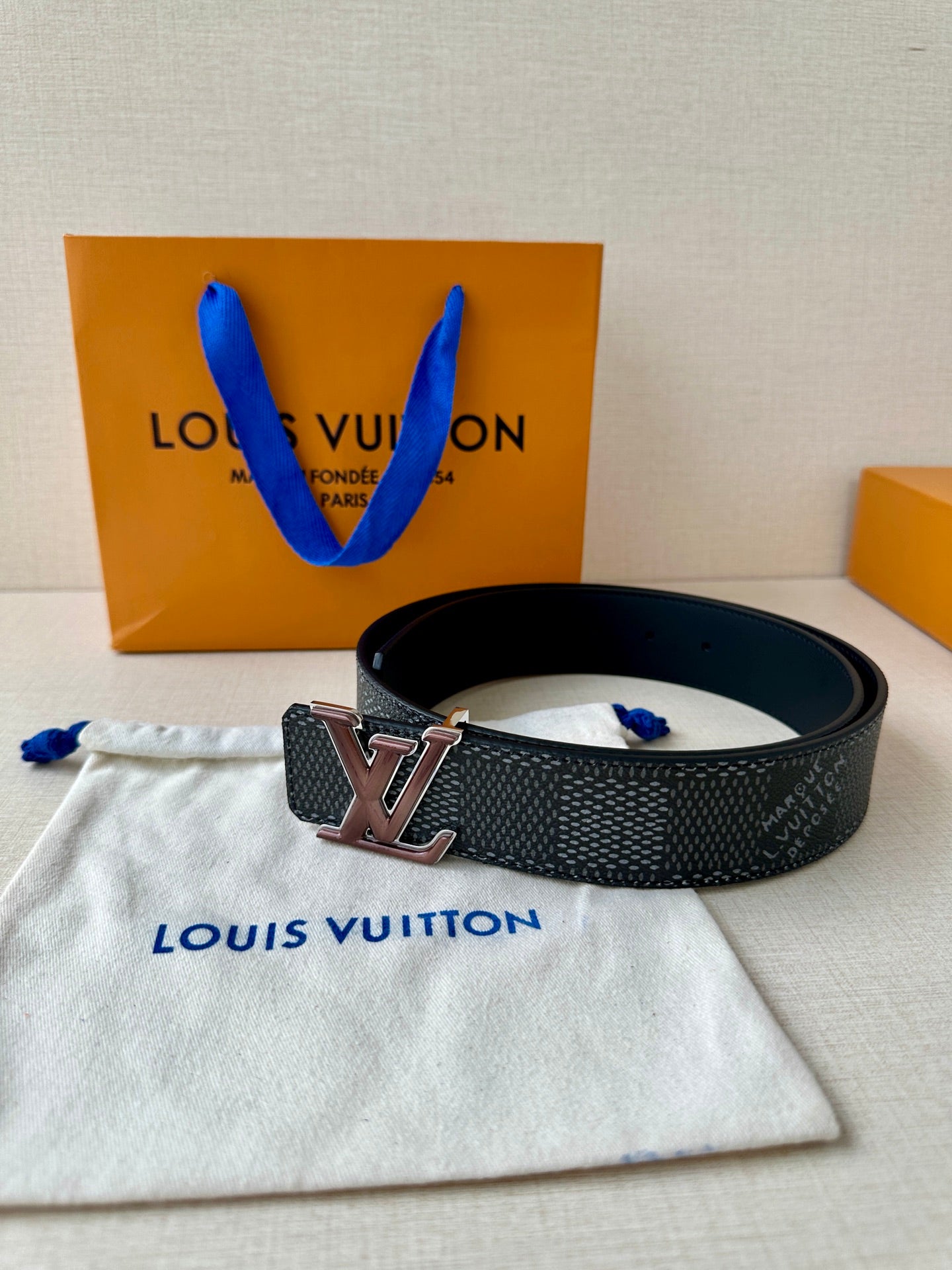 Louis Vuitton belt on pouch with LV buckle and textured dark strap