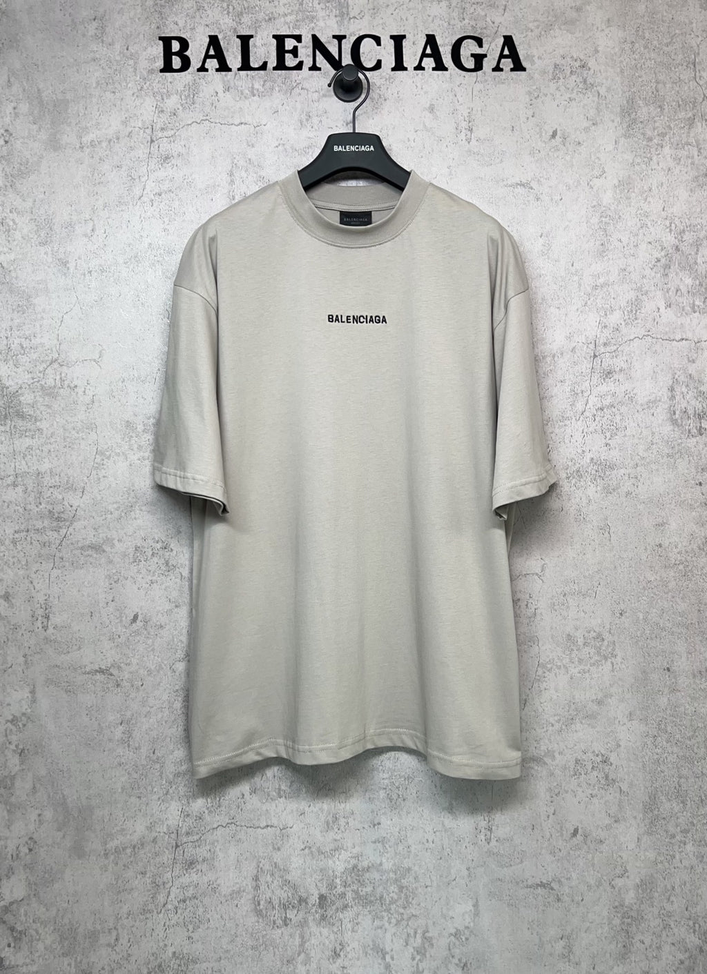 Balenciaga light gray short-sleeve T-shirt with chest logo print