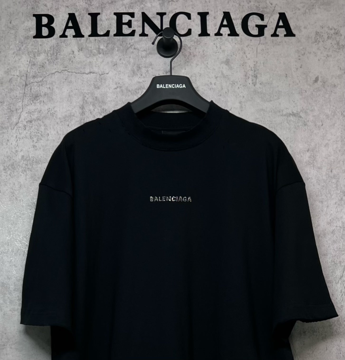 Balenciaga black crewneck short-sleeve T-shirt with small chest logo