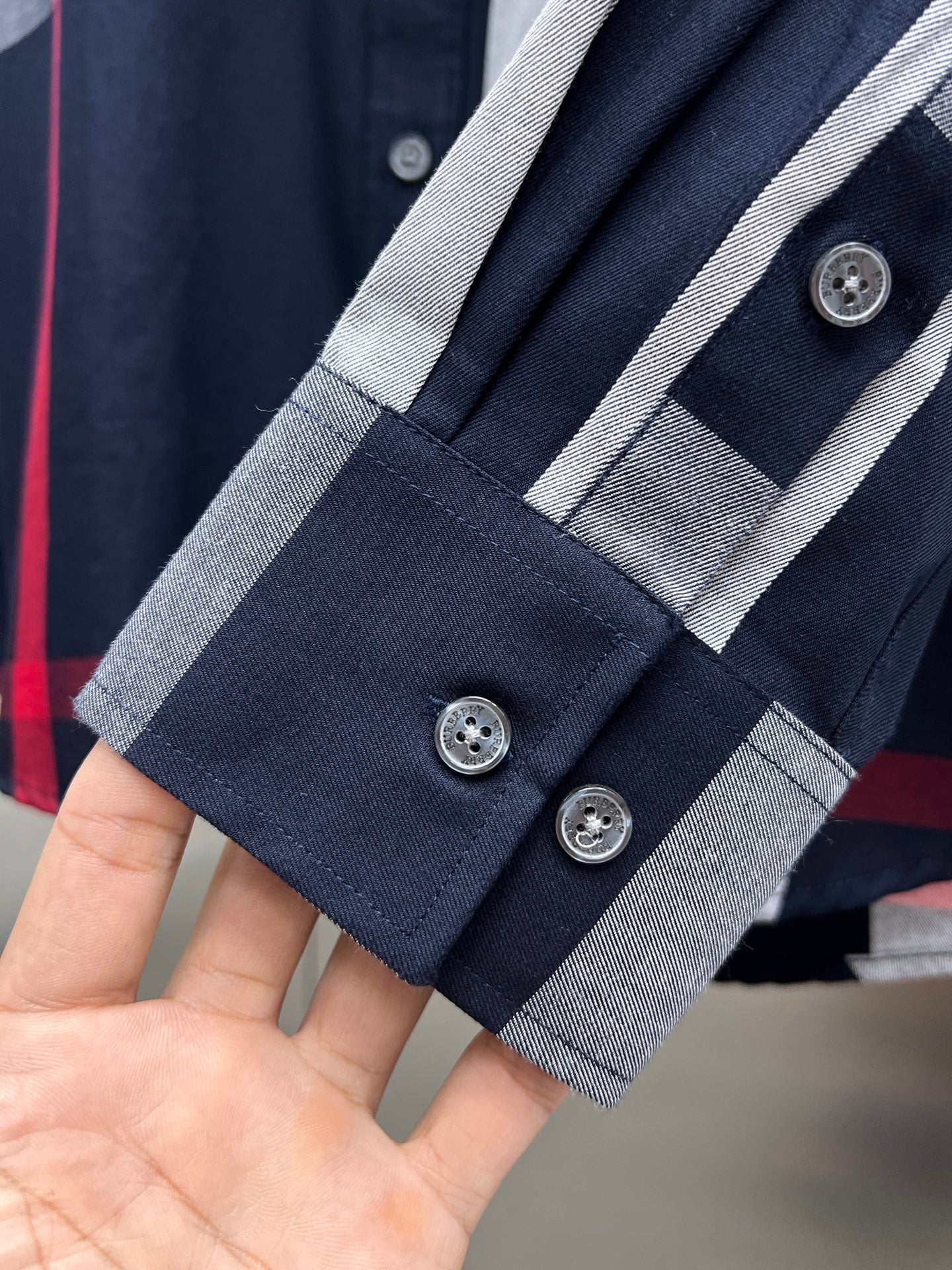 Long-sleeve plaid shirt cuff with two-button placket