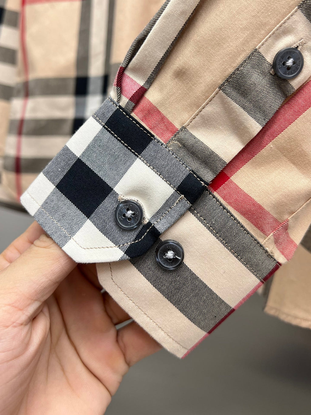 Long plaid shirt cuff with two buttons, beige with navy and red/white checks