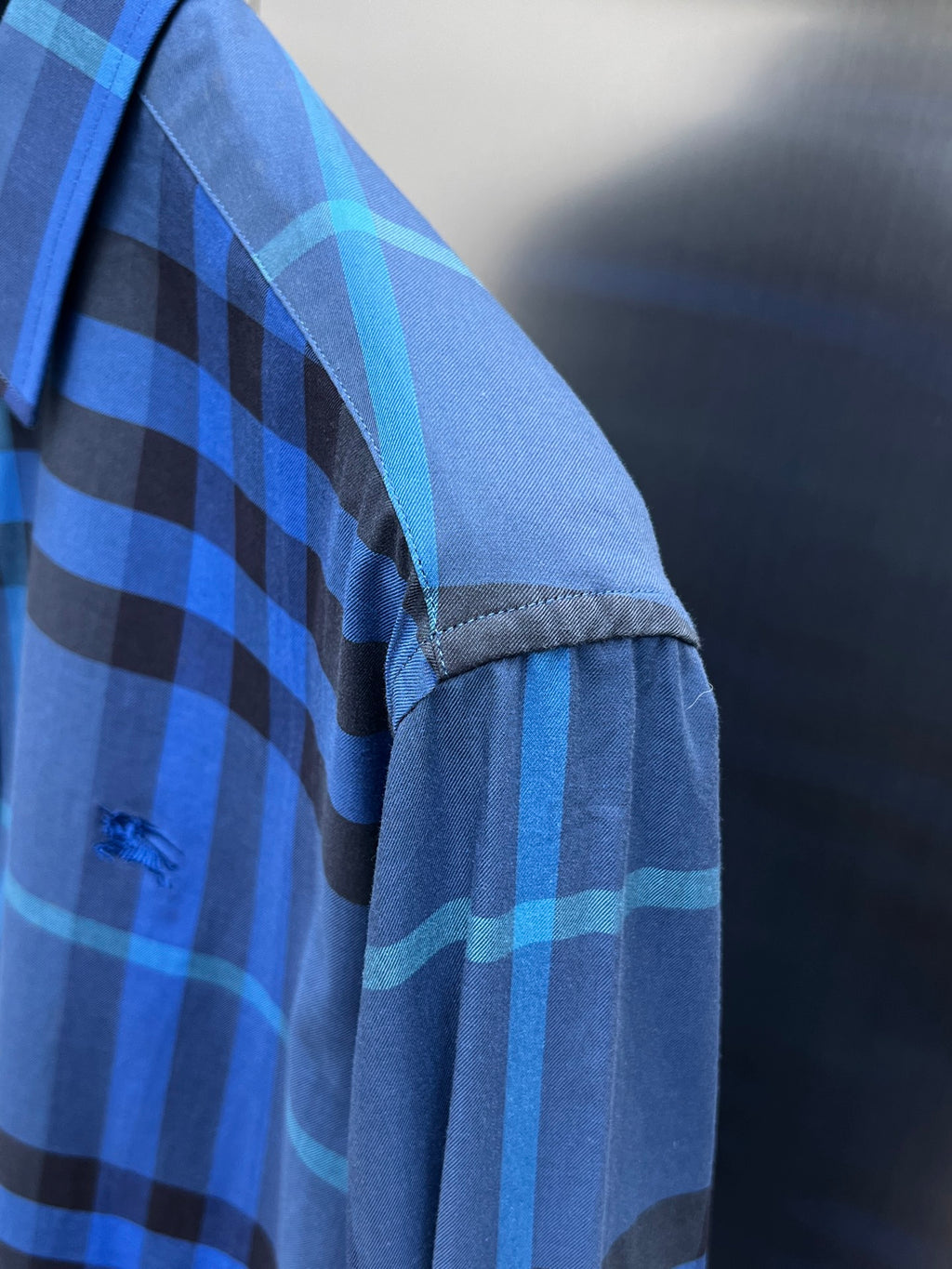 Burberry long-sleeve check shirt sleeve cuff, blue plaid