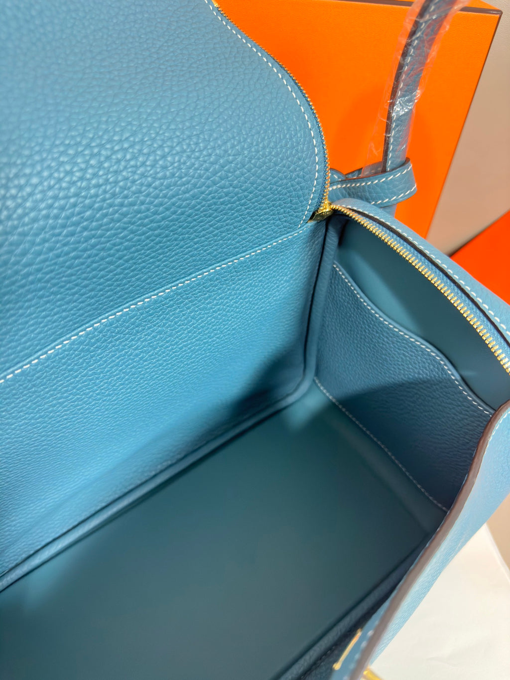 Hermes blue leather handbag inner panel with contrast lining and zipper edge