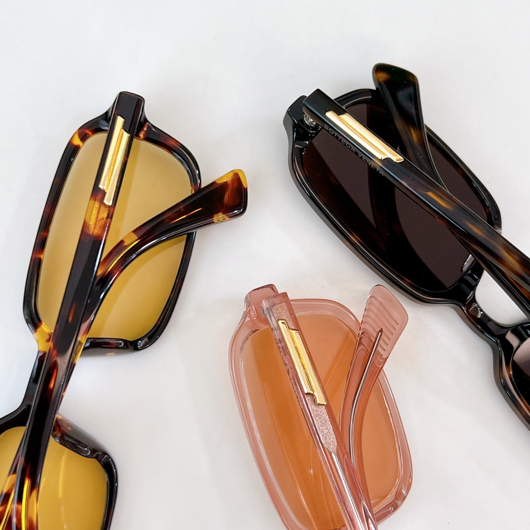 Bvlgari sunglasses: close view of tortoiseshell and transparent pink frames.