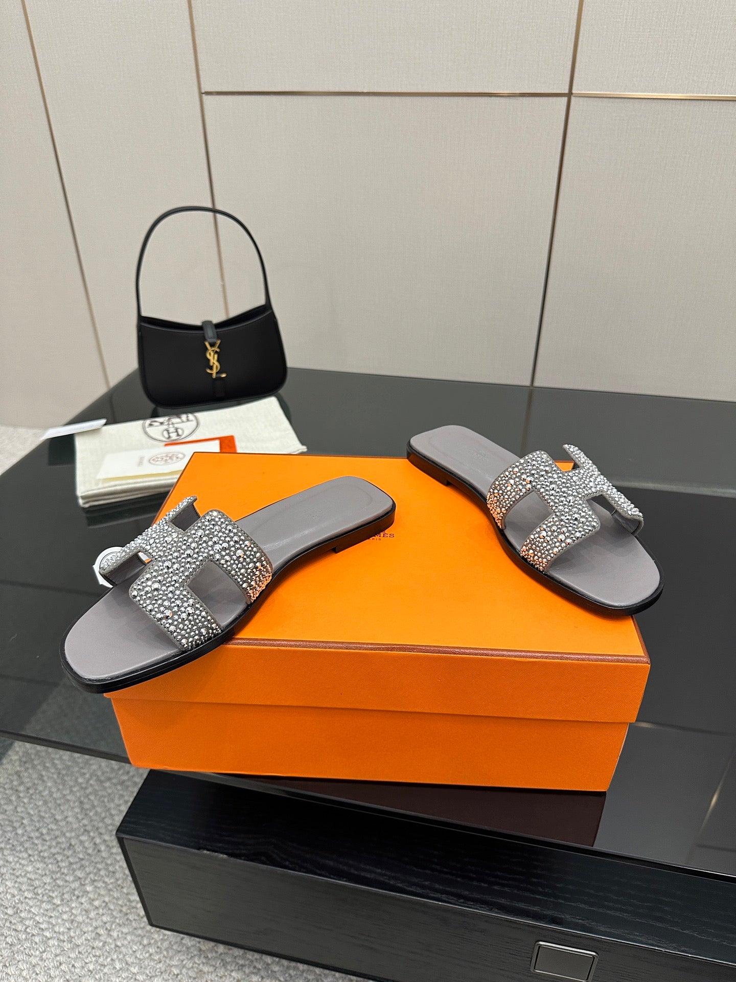 Women's rhinestone slide sandals, gray sandals with sparkling H-style buckle ornament