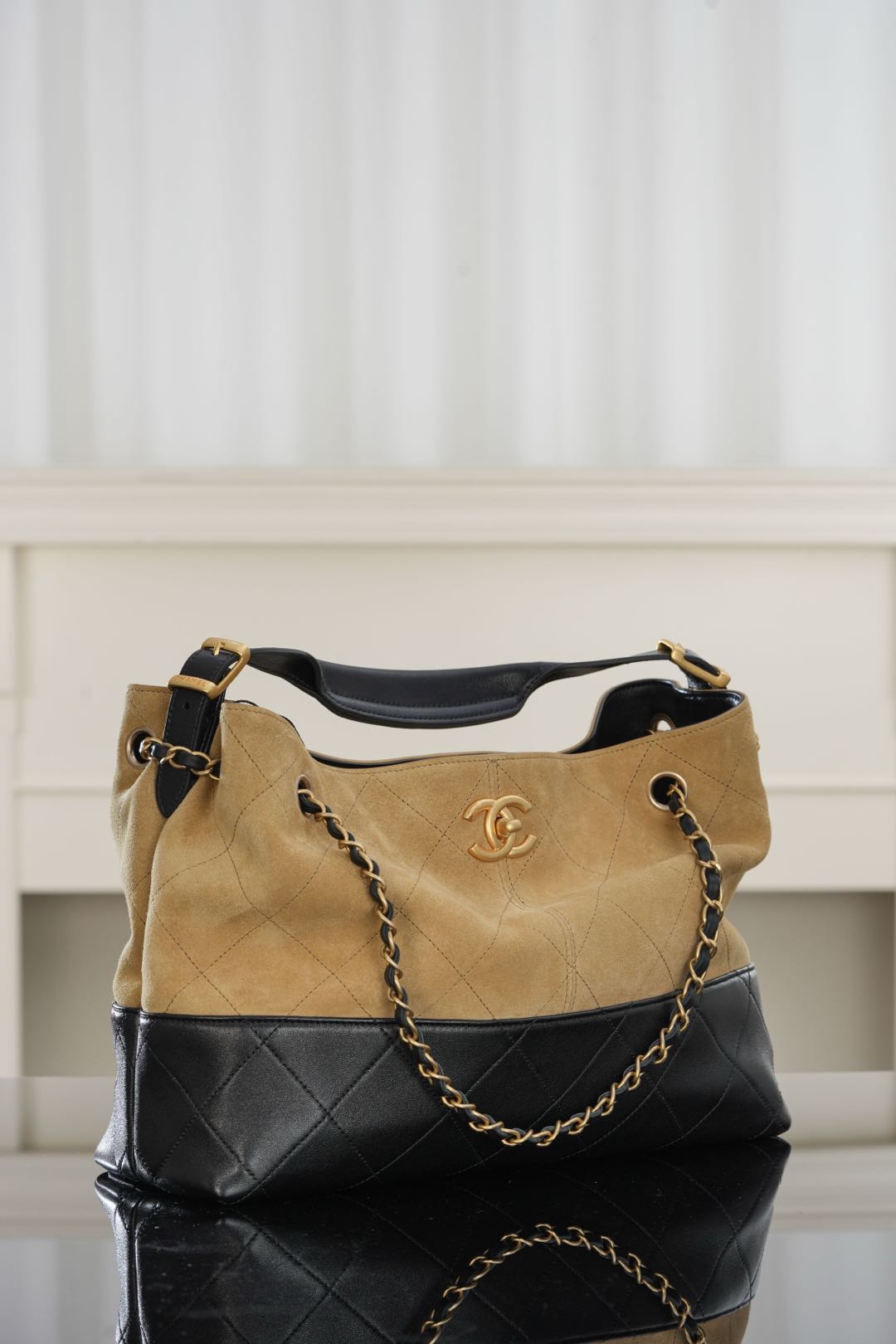 Bicolor quilted shoulder bag with chain strap and gold-tone logo, black lower section