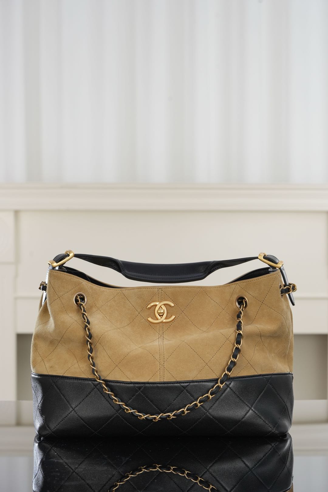 Bicolor quilted shoulder bag with chain strap, gold-tone logo, black top and sides
