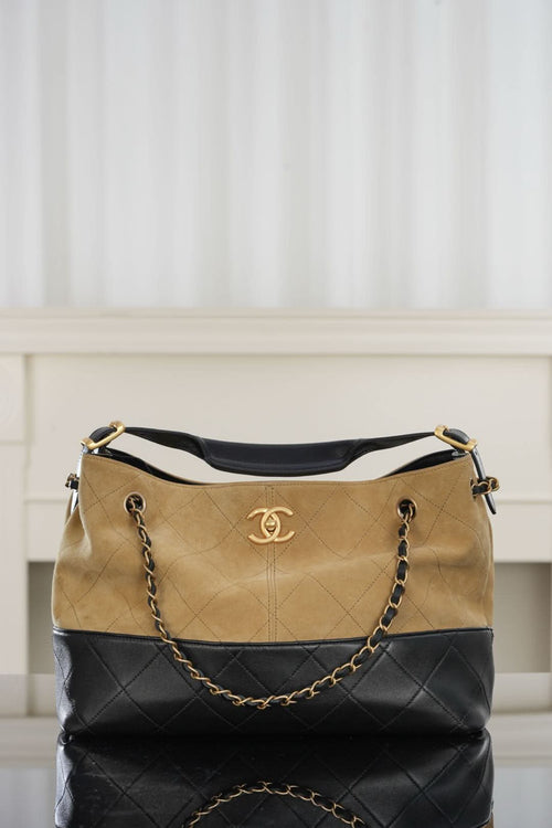 Bicolor quilted shoulder bag with chain strap, gold-tone logo, black top and sides