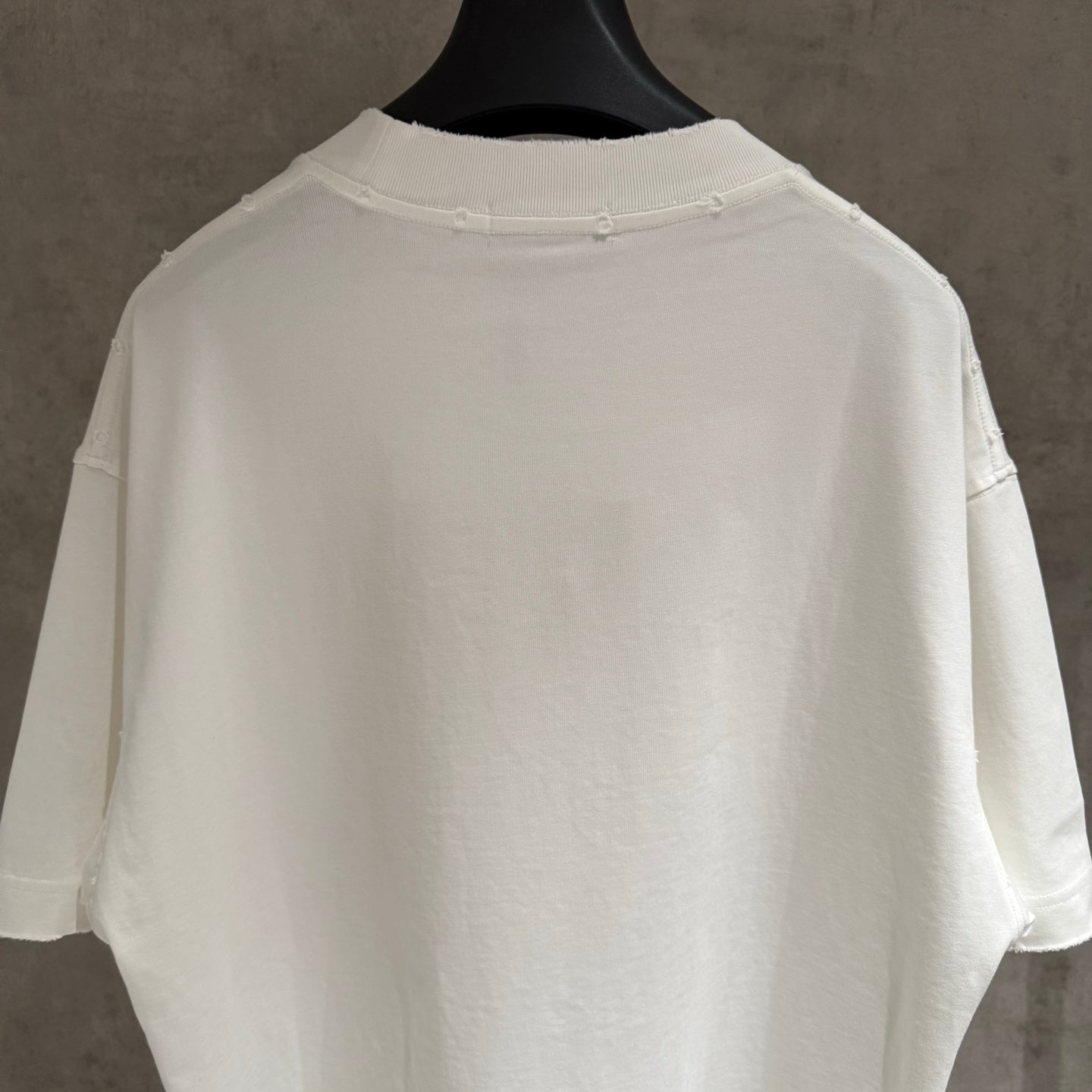 White short-sleeve T-shirt with plain back and stitched crew neckline