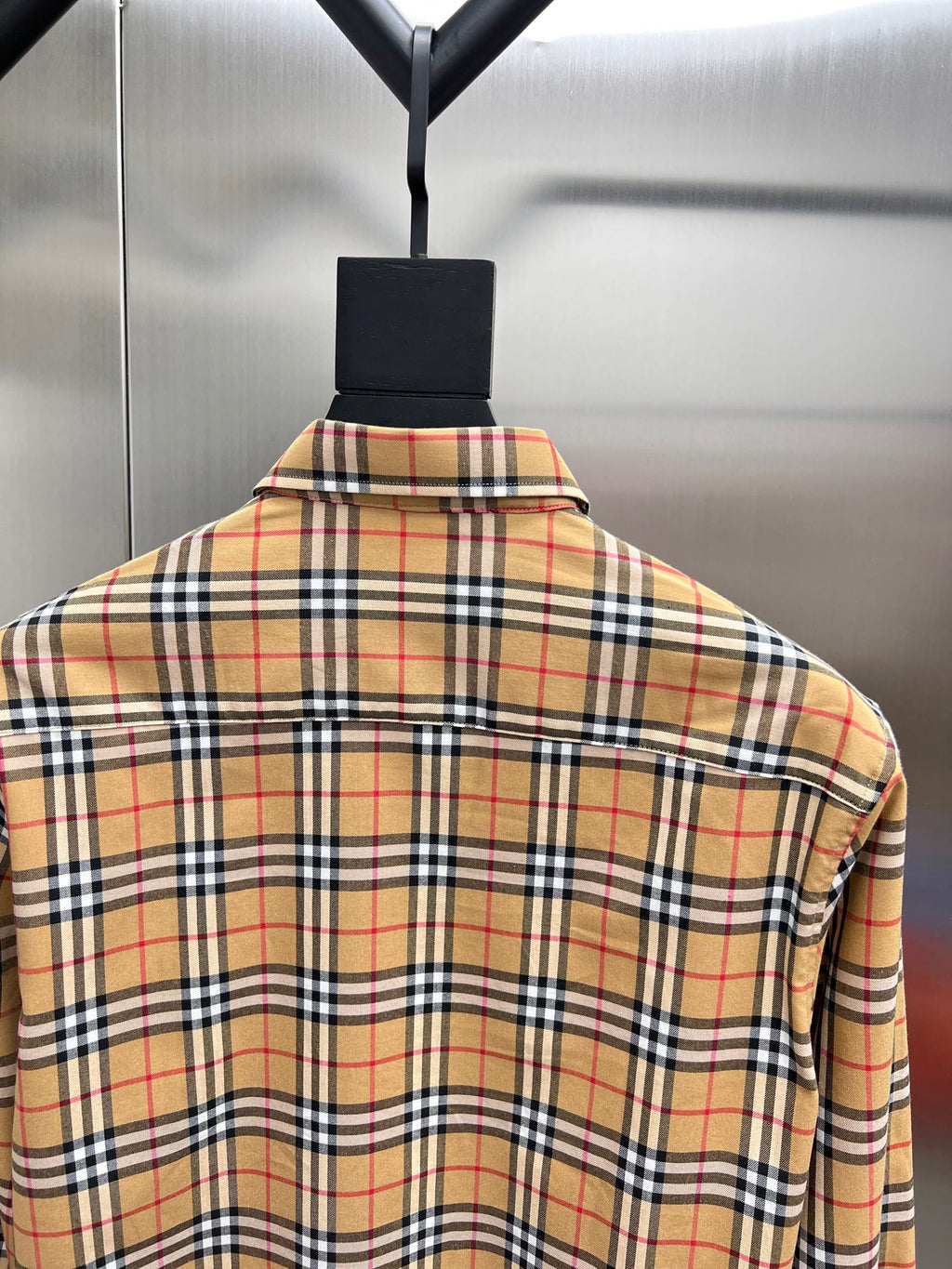 Plaid long-sleeve shirt back with fold-over collar and center seam