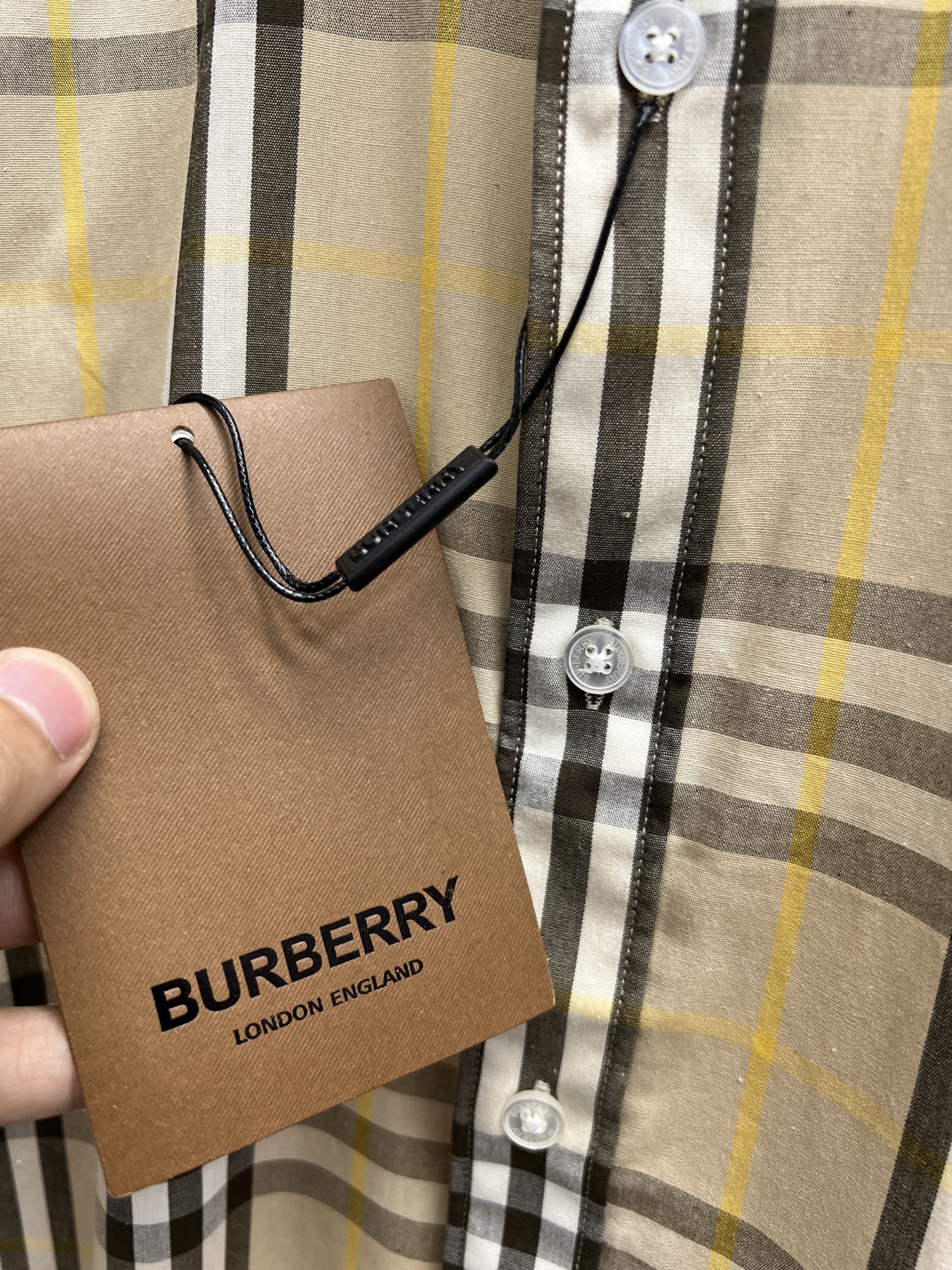 Plaid long-sleeve shirt neckline with BURBERRY tag, cream base, black and yellow stripes