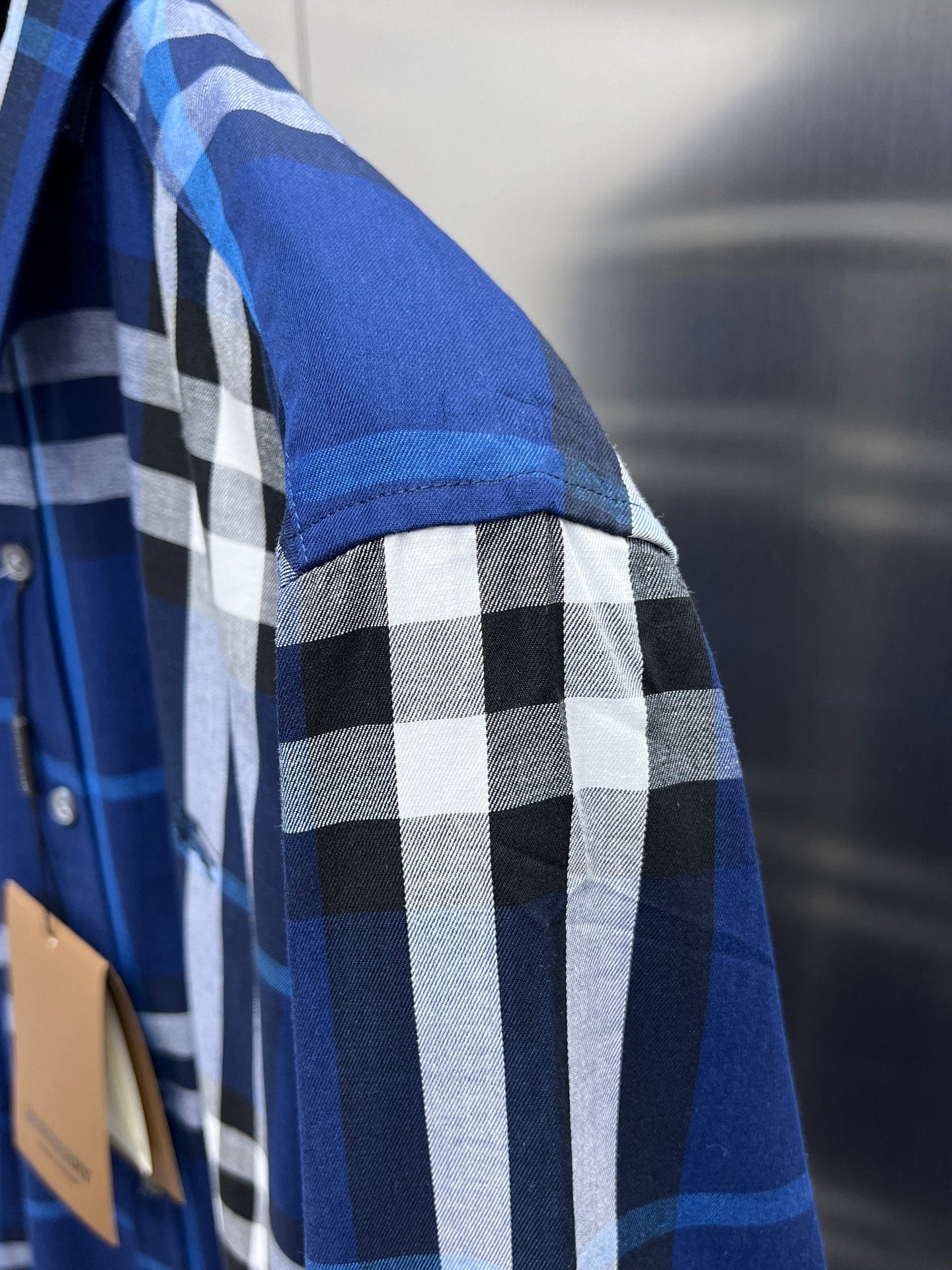 Blue plaid long-sleeve shirt sleeve with white check stripes