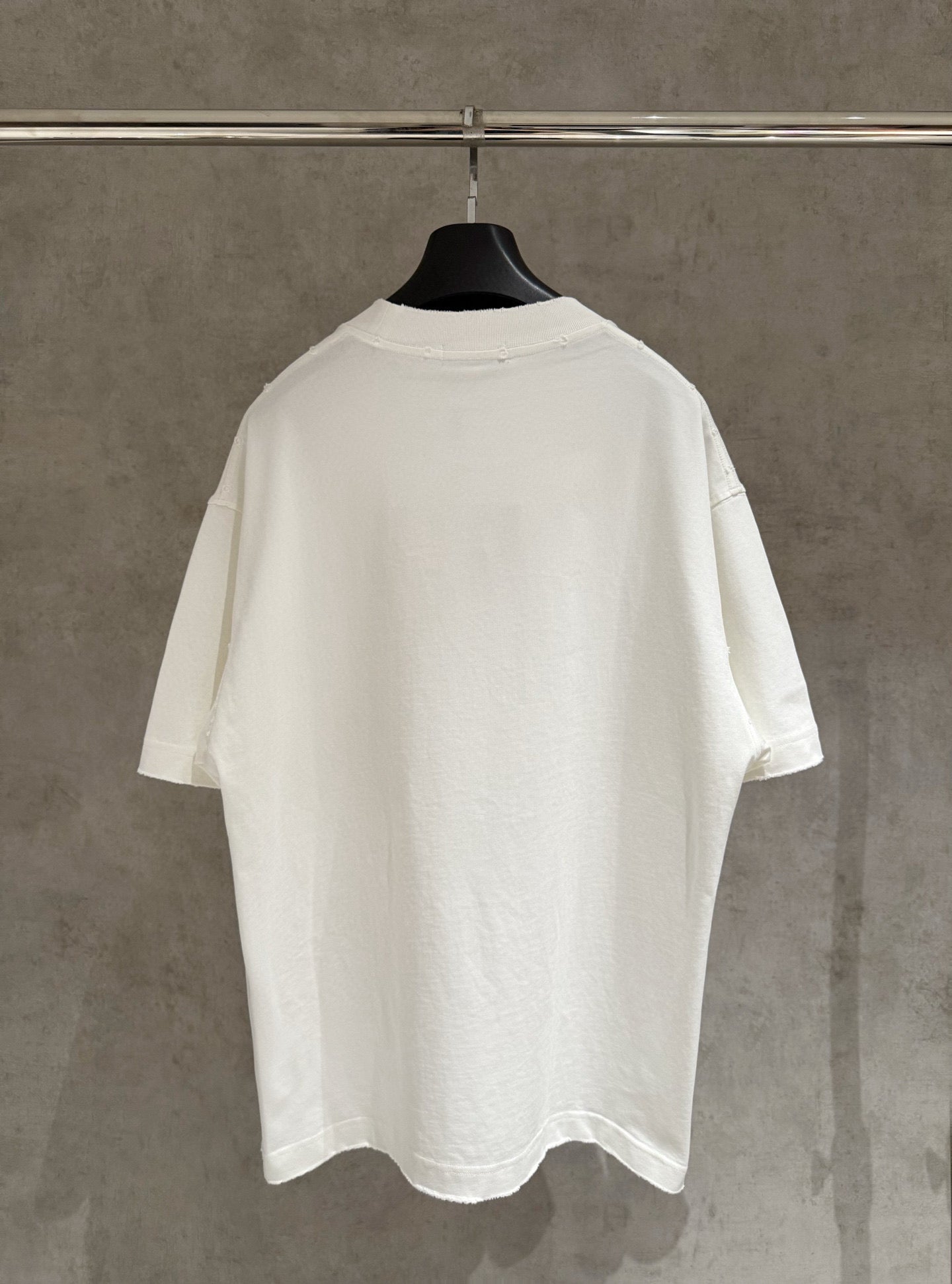 White short-sleeve T-shirt with plain back and crew neck