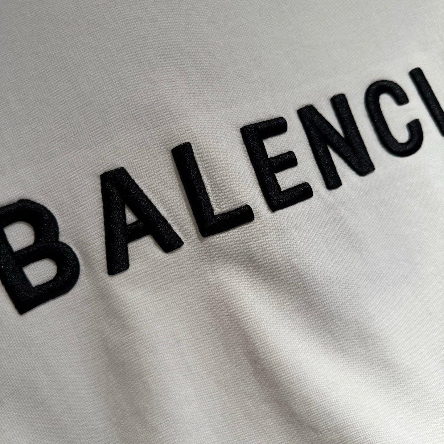 White T-shirt fabric with curved BALENCIAGA lettering