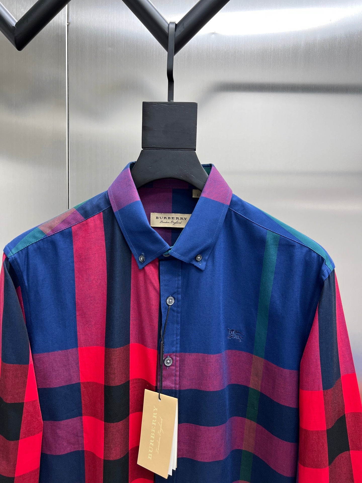 Plaid long-sleeve button-up shirt collar in blue with red and purple check panels