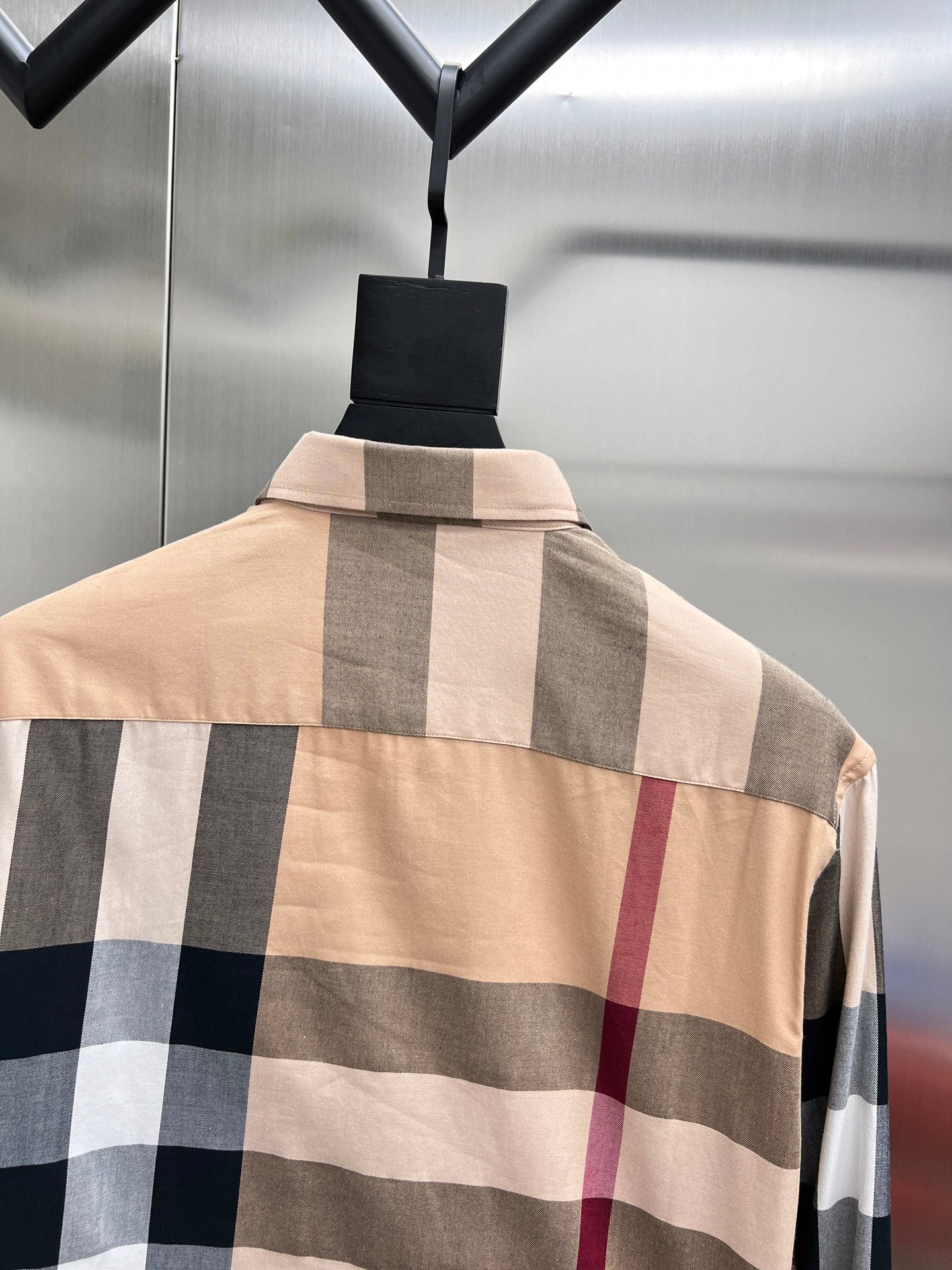 Long-sleeve button shirt back, beige and gray plaid block pattern