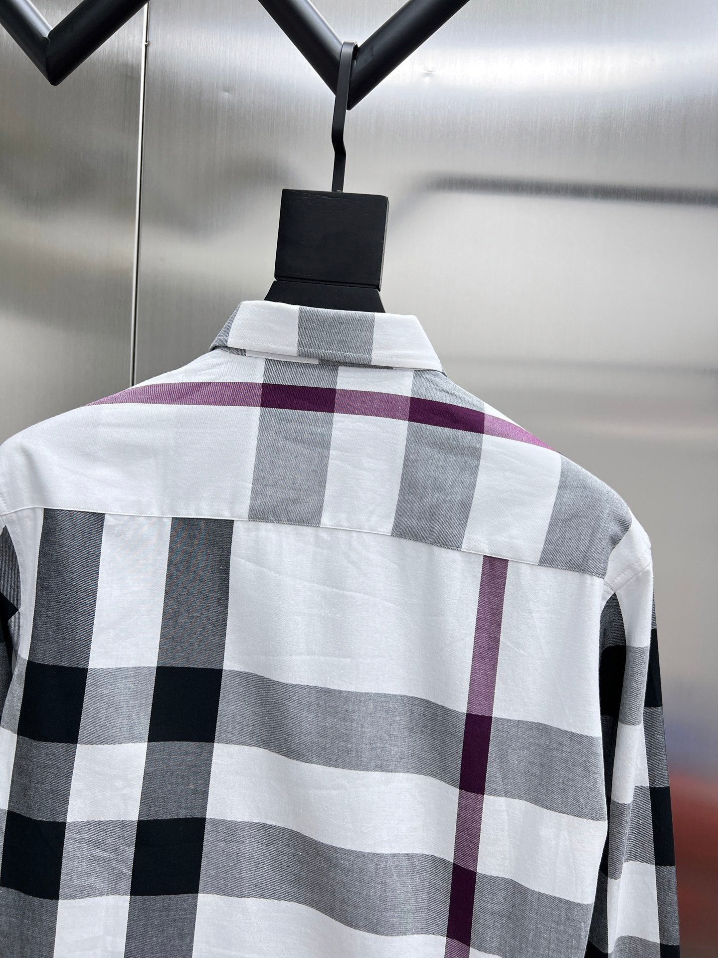 Long-sleeve check shirt, white base with gray and plum large squares