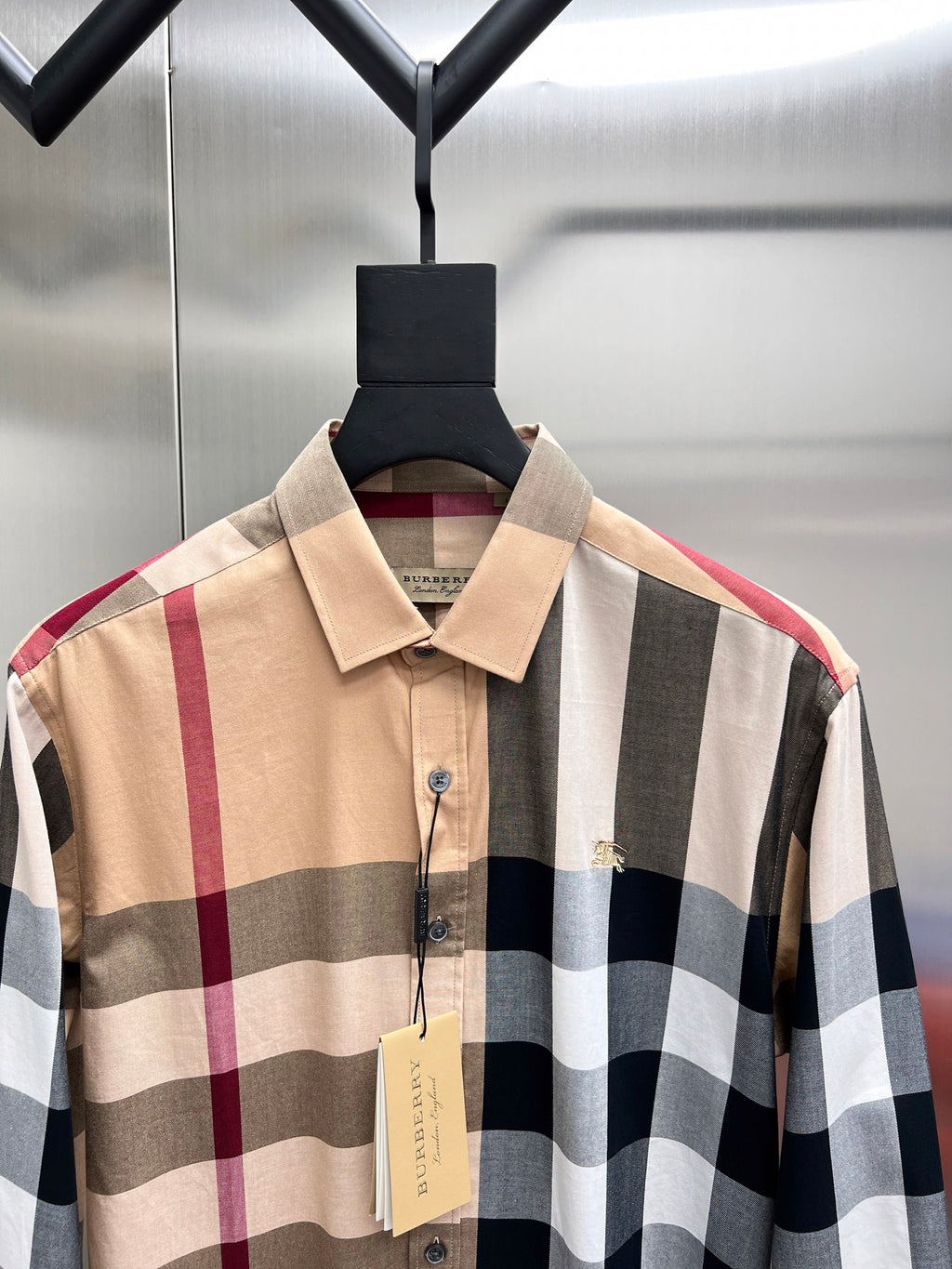 Long-sleeve button-up shirt with classic collar in beige and navy plaid