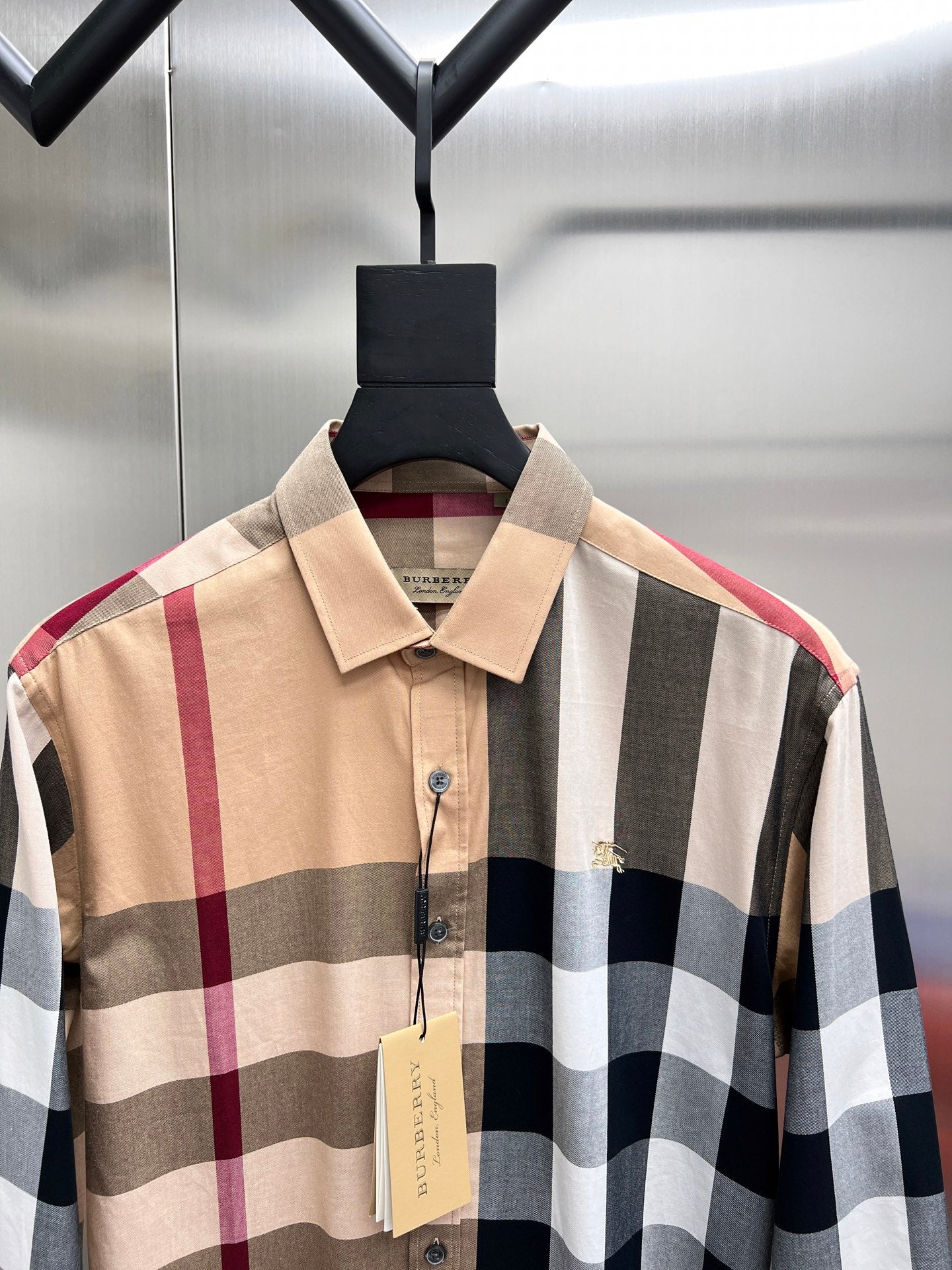 Long-sleeve button-up shirt with classic collar in beige and navy plaid