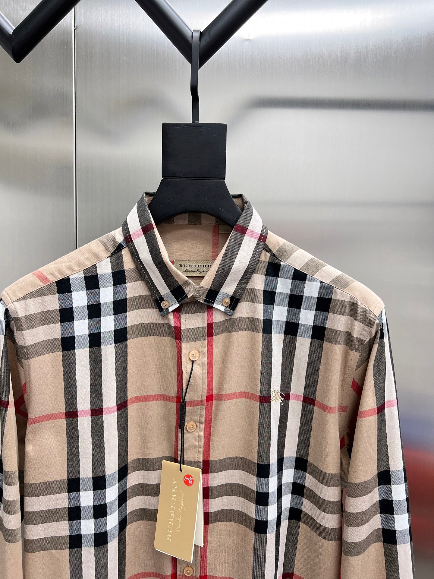 Plaid long-sleeve button-up shirt collar, beige with black, white, and red checks