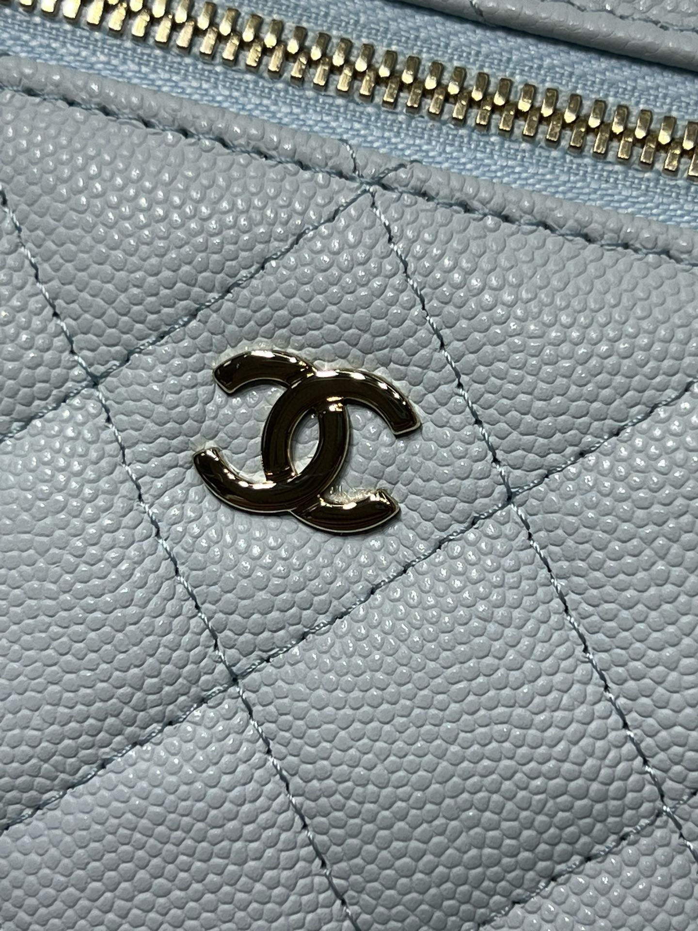 Light blue quilted leather handbag with gold Chanel CC logo and zipper teeth