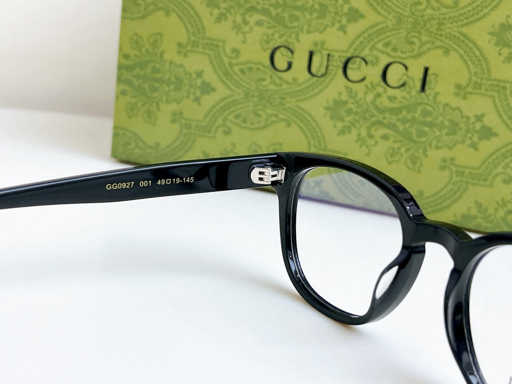 Black Gucci eyeglasses close-up of hinge and temple with clear lenses