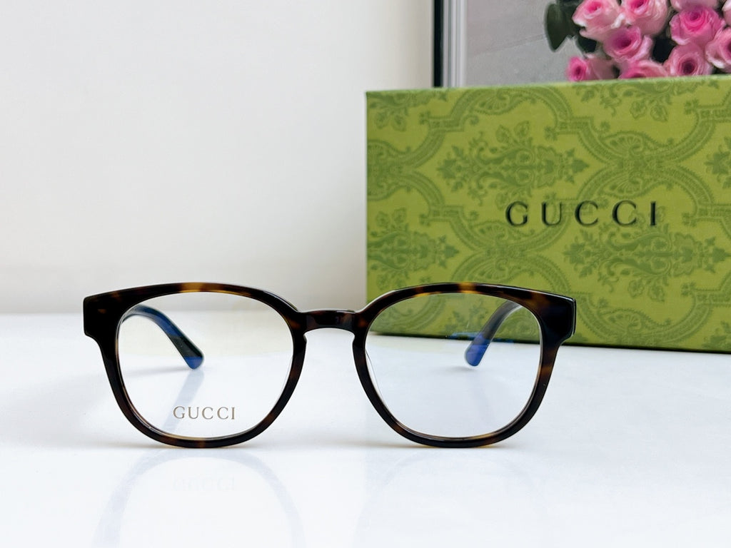 Gucci eyeglasses with black tortoiseshell frame and clear lenses, front view