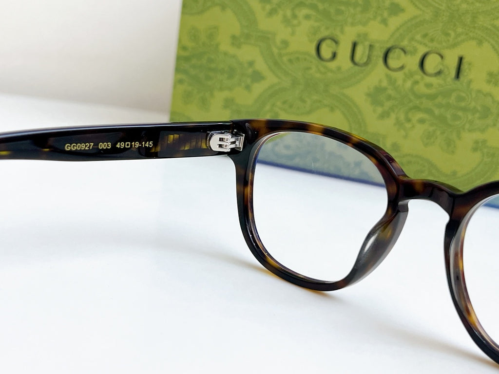 Gucci eyeglasses close-up of black temple with model text and tortoiseshell frame